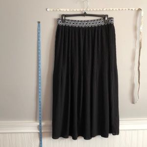 NY Collection. Pretty black lightweight  skirt XL